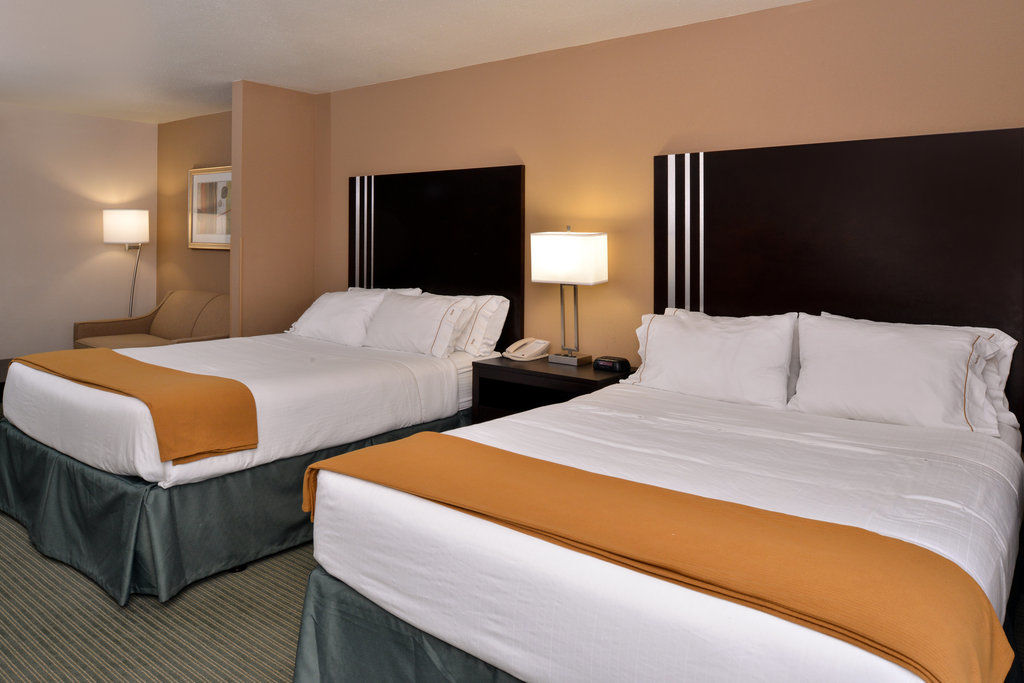 Holiday Inn Express Hotel & Suites Milwaukee-New Berlin, An Ihg Hotel Екстер'єр фото